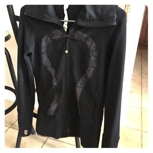 Lululemon jacket Wonderful condition!